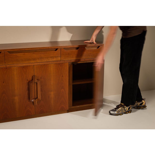 Arcigliano Walnut Sideboard by Giovanni Michelucci for Fantacci, Italy, 1970s For Sale - Image 10 of 14