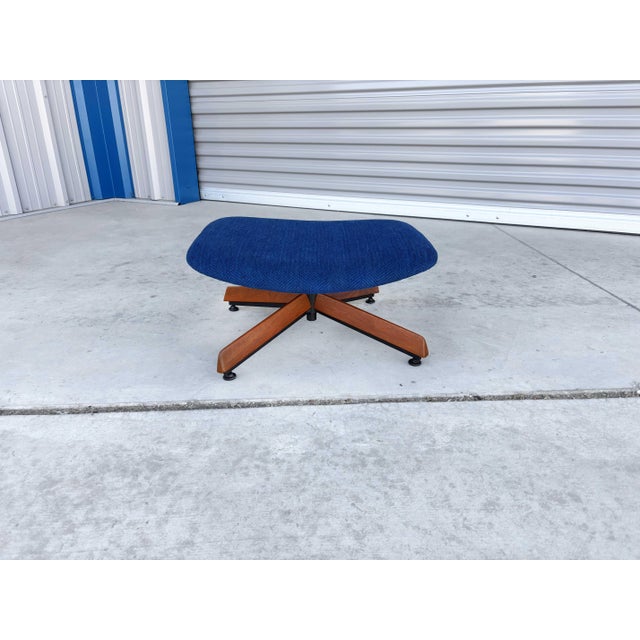 1960s Mid Century Walnut Lounge Chair and Ottoman by Adrian Pearsall for Craft Associate For Sale - Image 12 of 15