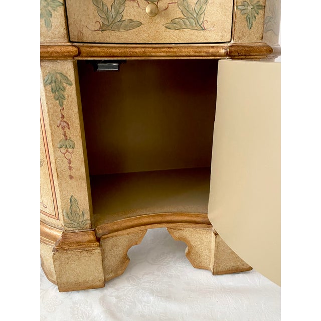 Hand Carved and Hand Painted Jewelry/Collector/Trinket/ Box Excellent Mint Condition Vintage.. For Sale - Image 4 of 14