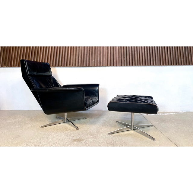This rare large model 'Sieste 62' lounge chair and ottoman was designed by Jaques Brûle for the German manufacturer Hans...