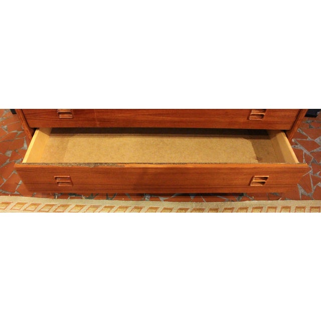 C. 1960s Mid-Century Modern Small English Chest For Sale In Raleigh - Image 6 of 8