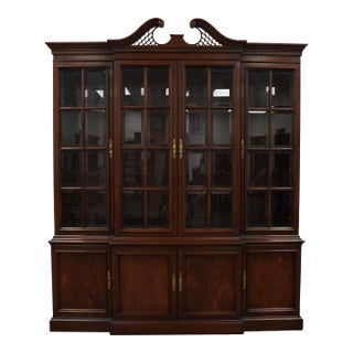 Vintage Hickory Chair Company Traditional Breakfront China Cabinet, Attributed For Sale