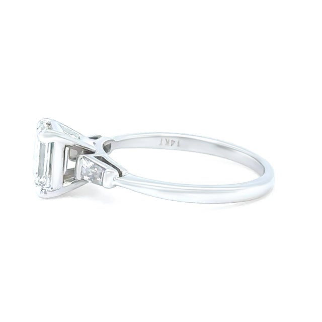 Contemporary Gia 14ct White Gold Emerald Cut Diamond Ring, Size 5.5 For Sale - Image 3 of 9