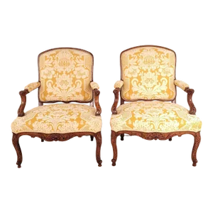 Pair of Régence / Louis XV Walnut Armchairs, France Circa 1720