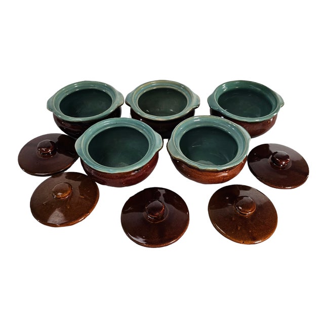 Oomph 1940s Red Wing Provincial Oomph Covered Casseroles, Set of Five For Sale - Image 4 of 7