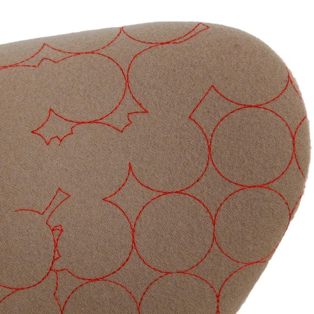 Egg Chair in Beige Fabric by Arne Jacobsen For Sale - Image 11 of 18