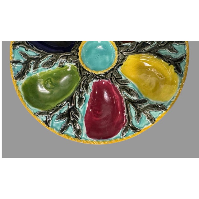 English 19th Century S. Fielding & Co. English Majolica Multicolored Oyster Plate Seaweed Decoration For Sale - Image 3 of 5