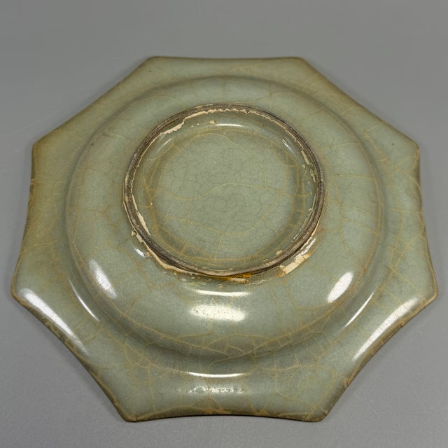 Antique Chinese Celadon Octagonal Foliate‑Rim Plate, Collectible Antique For Sale - Image 6 of 6