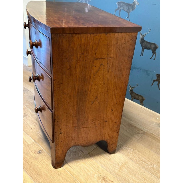 Bowfront Chest of Drawers in Mahogany For Sale - Image 3 of 9