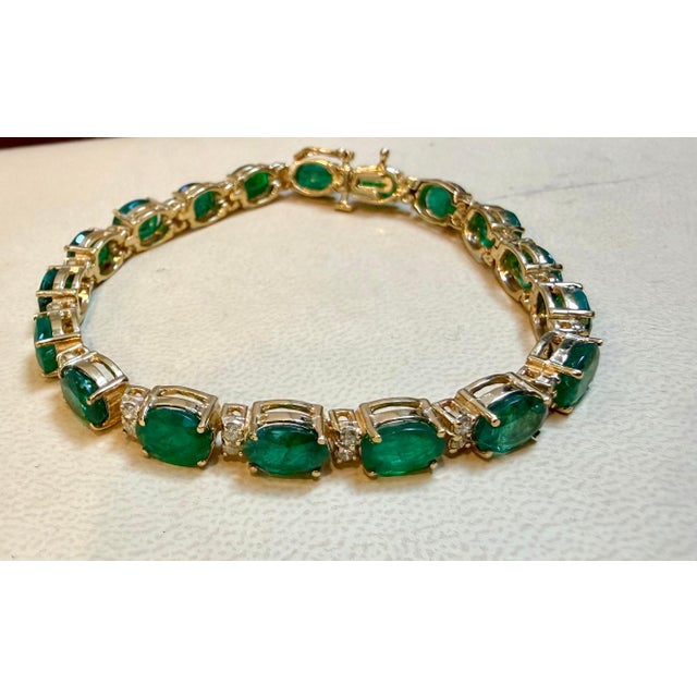 23 Carat Natural Zambian Emerald & 1.6 Ct Diamond Tennis Bracelet 14 Karat Gold For Sale - Image 16 of 18
