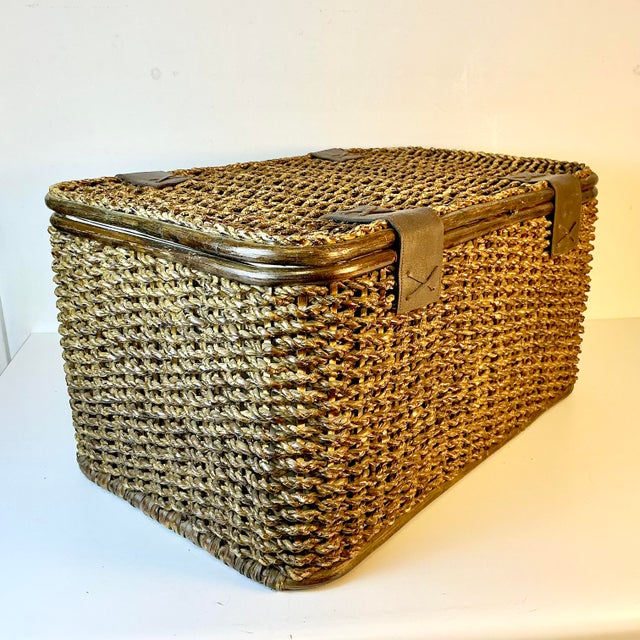 1980s Vintage Boho Chic Arts & Crafts Coastal Large Woven Jute Wicker & Bentwood Storage Lidded Basket For Sale - Image 13 of 18