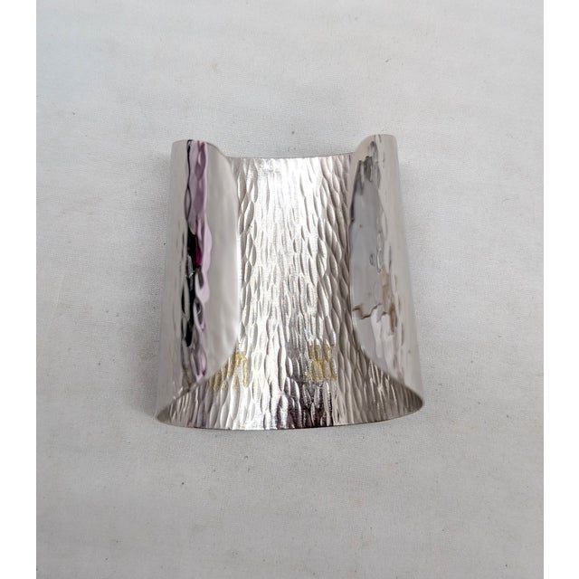 1970s Vintage 1976 Signed Napier Rhodium Plated Wide Wavy Cuff Bracelet For Sale - Image 5 of 13