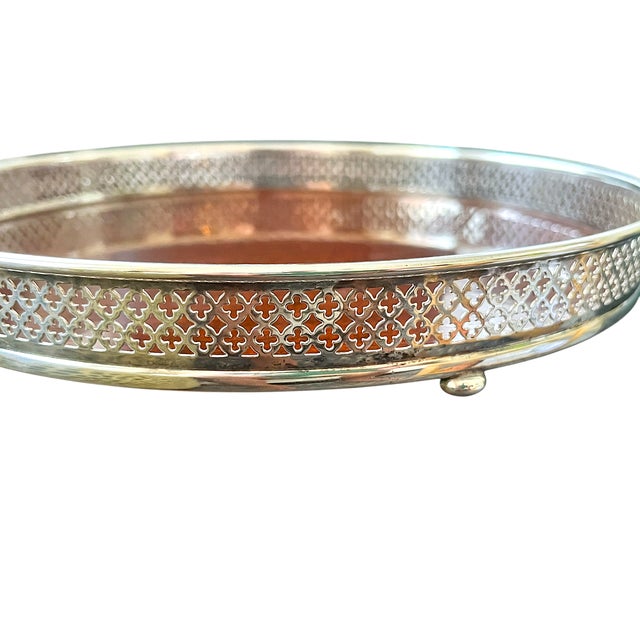 An elegant and highly versatile circular gallery tray, defined by its refined proportions and quietly sophisticated...
