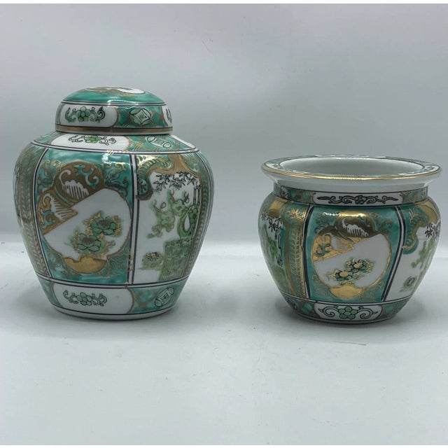 Mid 20th Century Gold Imari Porcelain of Green and Gold Ginger Jar & Cachepot, Circa 1960 - Set of 2 For Sale - Image 5 of 8