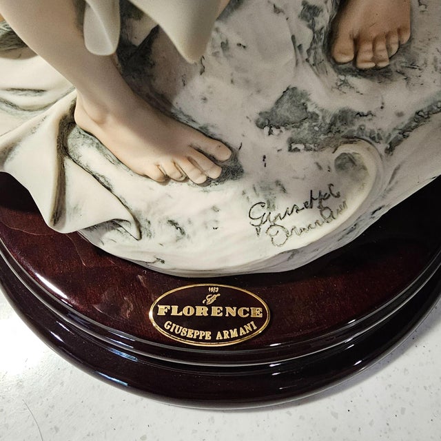Ceramic Rare Giuseppe Armani Florence Tender Love Figurine Limited Edition 27/3000 2001 For Sale - Image 7 of 9