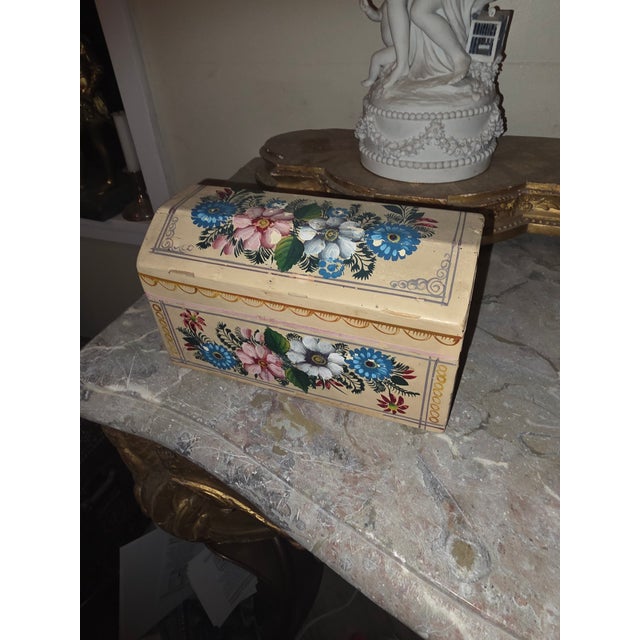 Wood Vintage Mexican Folk Art Lacquered Box For Sale - Image 7 of 8