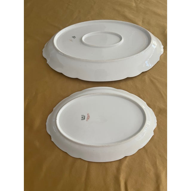 Pair of Early 20th Century Limoges Platters L. Bernardaud & Co. & Delinieres & Co. Gold and White Platters For Sale In New York - Image 6 of 9