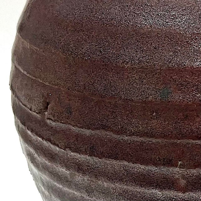 1980's Oxblood Stoneware Ridged Vessel With Nipple Top Opening - Ken Edwards Montana Potter For Sale - Image 6 of 11