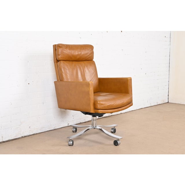 Mid-Century Modern Stow Davis Mid-Century Modern Leather Executive Swivel Desk Chair, Circa 1960s For Sale - Image 3 of 11