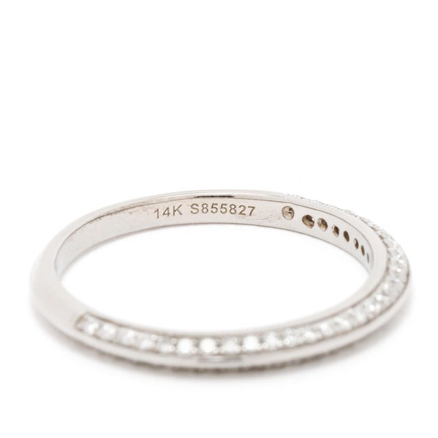 1980s Gabriel & Co .20ctw Diamond Knife Edge Band, 14k White Gold, Ring Size 5 For Sale - Image 5 of 8