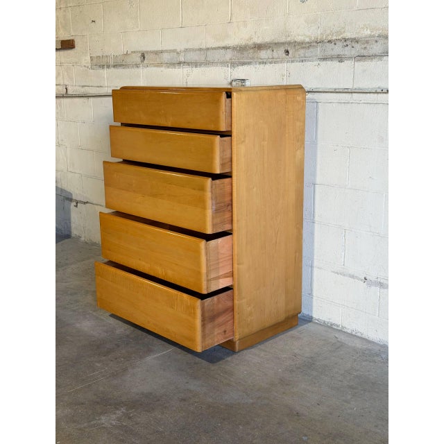 1950s Heywood Wakefield Stardust Maple Tallboy Chest of Drawers Mid-Century Modern 1950s For Sale - Image 5 of 10