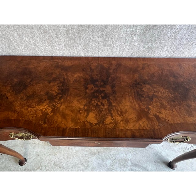 Late 20th Century Hekman Georgian Style Burlwood Console Table With Drawer For Sale - Image 10 of 12