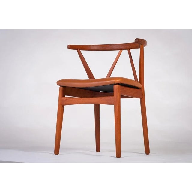 Mid-Century Modern Model 255 Teak and Leather Dining Chair by Henning Kjærnulf for Bruno Hansen, Denmark, 1960s For Sale - Image 5 of 11