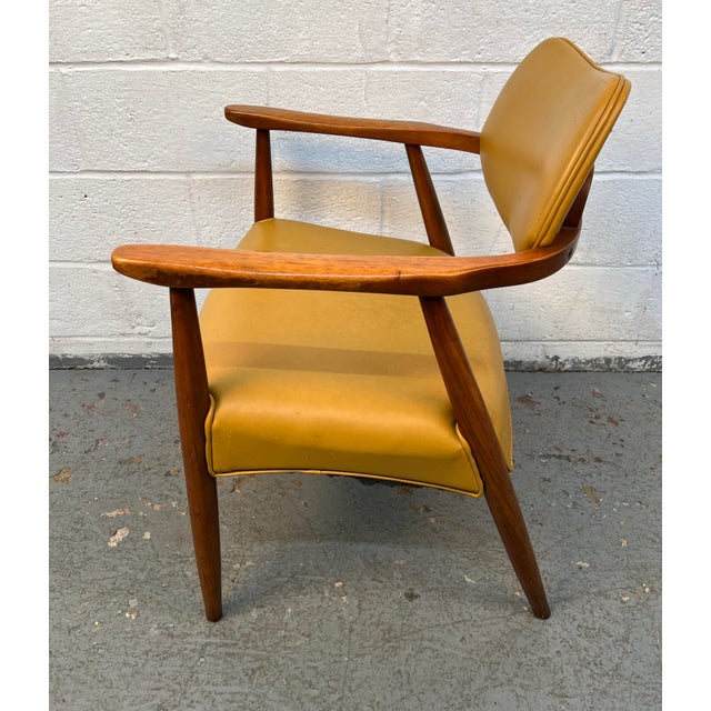 60's Mid-Century Modern Walnut and Vinyl Armchair For Sale In New York - Image 6 of 8