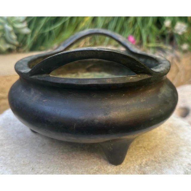 Antique Chinese Bronze Tripod Censer With Strap Handles & Xuande Mark Late Ming For Sale - Image 12 of 18