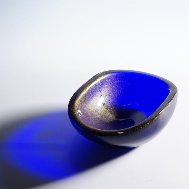 Vintage Art Glass Bowl by Seguso Murano 1950s A large vintage Murano art glass bowl manufactured by Seguso Vetri D'Arte or...