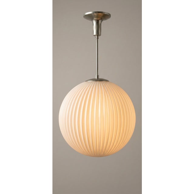 Mid-Century Modern Vintage Louis Kalff Per Philips – Lampada a Sospensione in Vetro Opalino, Anni ’60 For Sale - Image 3 of 6