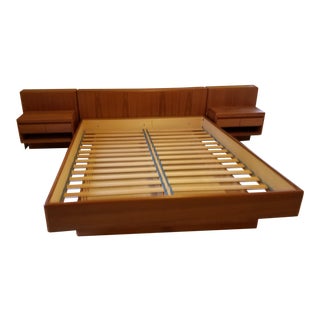 1960s Vintage Nordisk Andels-Eksport Danish Modern Floating Nightstand Queen Platform Bed For Sale