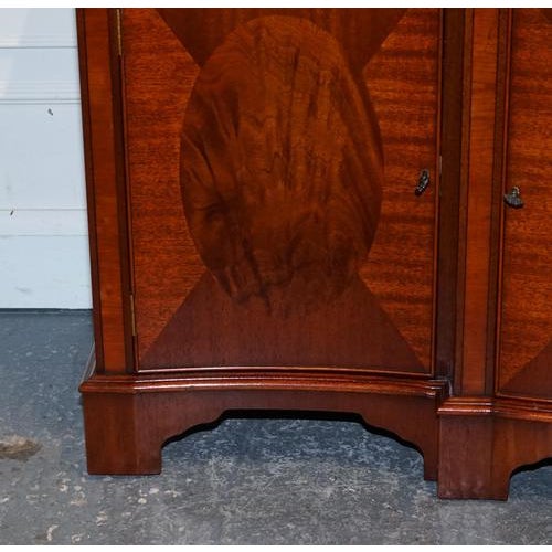 Vintage Serpentine Bow Front Sideboard with Drawers & Cupboard from Wade Furniture For Sale - Image 6 of 18