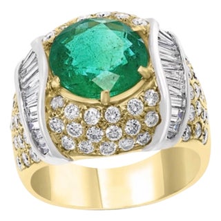 7 Carat Round Colombian Emerald and Diamond 18 Karat Gold Ring, Estate, Unisex For Sale