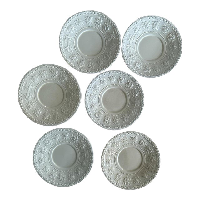 1950s Wedgwood Wellesley 7 Inch Plates Set of 6 – Cream Embossed Queensware – Made in England For Sale