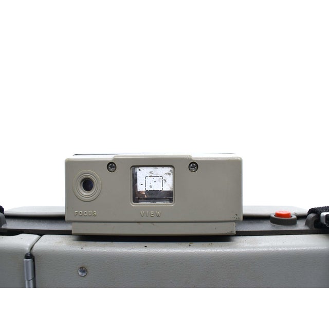 Metal Mid 20th Century Polaroid Automatic Land Folding Rangefinder Camera Model 320 With Clamshell Cover For Sale - Image 7 of 12