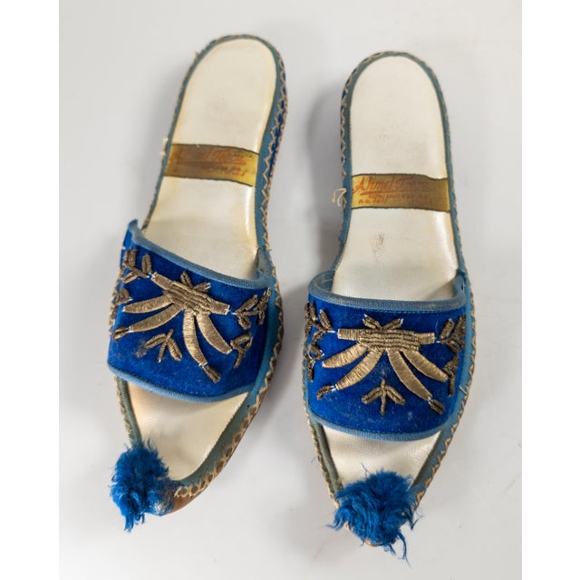 Early 20th Century 19th Century Pair of Turkish Khussa Mojari Slipper Shoes in Blue Velvet For Sale - Image 5 of 10