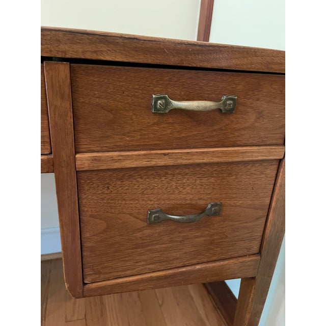 Sligh-Lowry Furniture Co. Vintage 1950s Sligh Cross Country Oak Desk – Grand Rapids Chair Co. Mid-Century Modern For Sale - Image 4 of 5