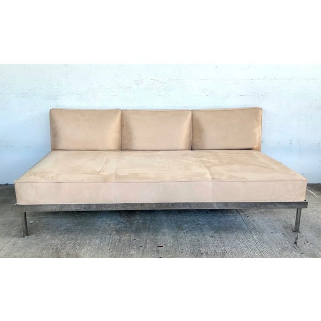 Showcasing crisp geometric lines and an architectural low profile, this late 20th-century modernist sofa features a wide...