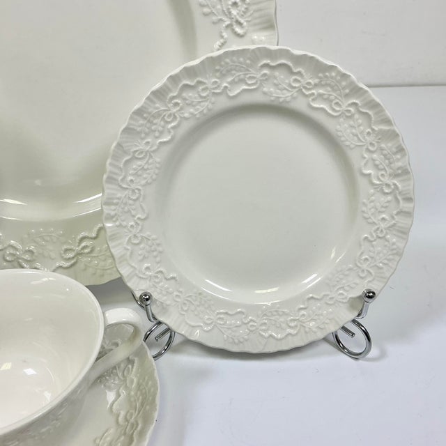 White 1989 Vintage English Americana Wedgwood for Ralph Lauren Le Blanc Claire Dinnerware - 5 Piece Place Setting For Sale - Image 8 of 12