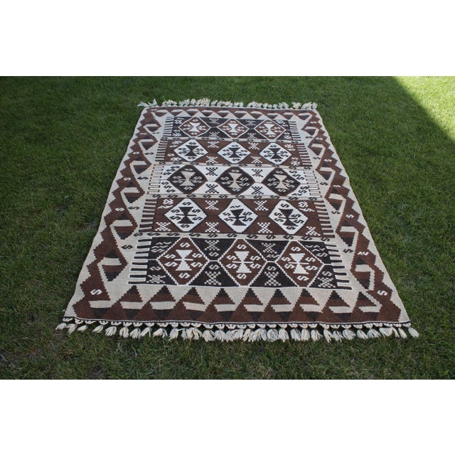 1980s Bohemian Style Handwoven Oushak Authentic Vintage Turkish Kilim Rug 4x6 Ft For Sale - Image 9 of 9