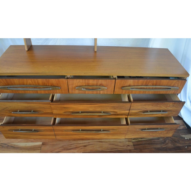 Ward Furniture Mfg Co Mid Century Modern 9 Drawer Dresser Chairish