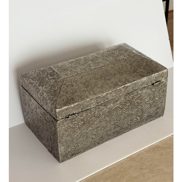 1900s Large Indian Hand-Chased Floral Metal Rectangular Silver Box For Sale - Image 12 of 12