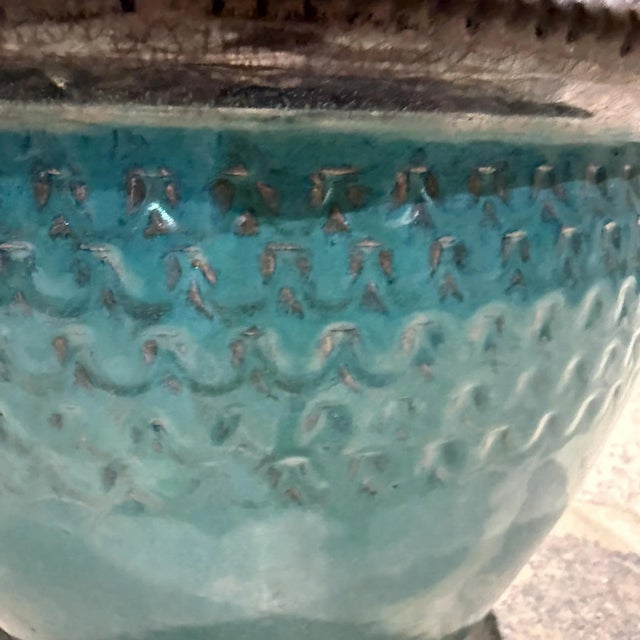 For your consideration, a vintage modern planter in aqua blue color. Unmarked. Maker , country of production unknown....