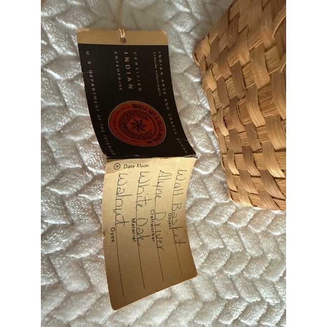 Vintage Beautiful Cherokee White Oak Wall Basket – Orig. Certification Tag by Renowned Alyne Driver For Sale - Image 15 of 15
