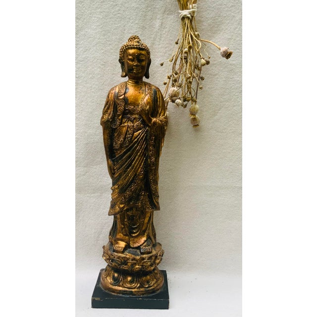 1950s Chinese Buddha Gilded Ceramic Quan Yin Figure on Base For Sale - Image 14 of 18