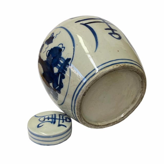 This is a decorative piece with handpainted graphics, the color and details vary from one to one. But overall the design...