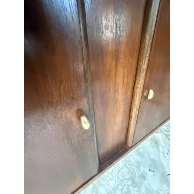 1960s Restored Mid Century Modern Walnut China Cabinet by Craddock Furniture For Sale - Image 4 of 10
