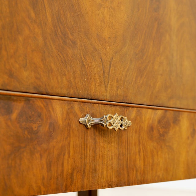 1950s British 'Pop-Up' Liquor Cabinet Bar Cart in Burl Wood For Sale - Image 15 of 15