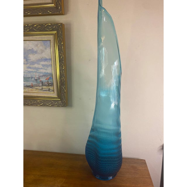 Mid-Century Modern Mid-Century Modern lL.E. Smith Teal Blue Nubby Butt Swung Glass Vase For Sale - Image 3 of 4